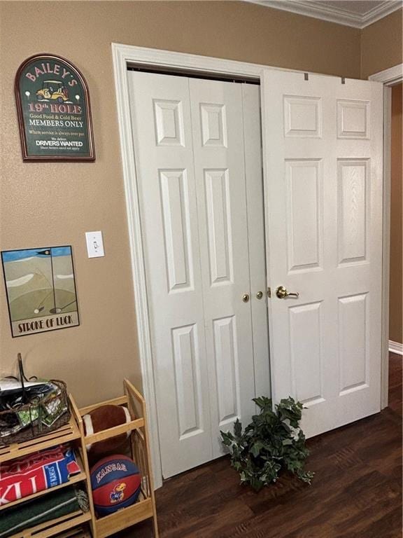 room details with ornamental molding and wood finished floors