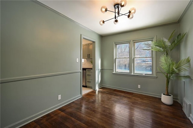 empty room with an inviting chandelier, dark wood-type flooring, and ornamental molding