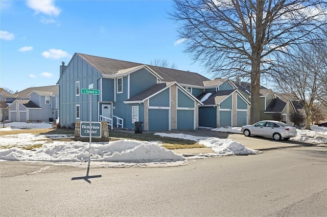 view of front of property featuring a garage