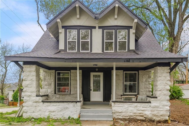 view of front of property featuring a porch