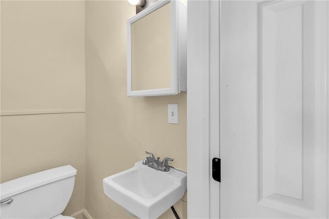 bathroom featuring sink and toilet