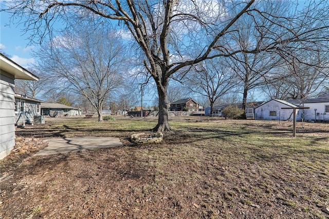 view of yard featuring a residential view