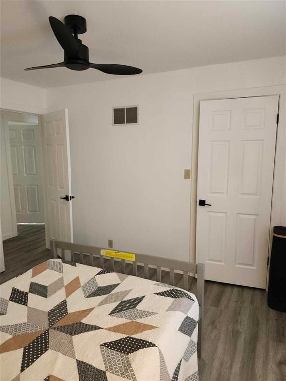 bedroom featuring dark wood-type flooring and ceiling fan