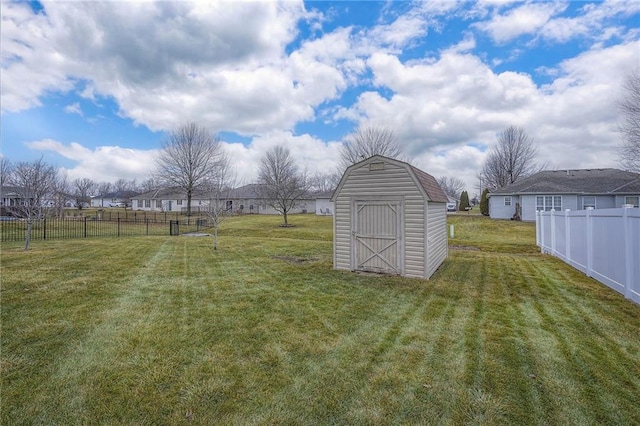 view of yard featuring a storage shed