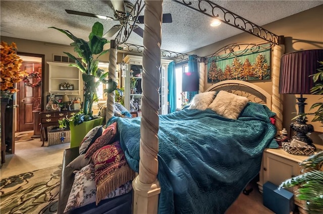 bedroom with ceiling fan, a textured ceiling, and carpet