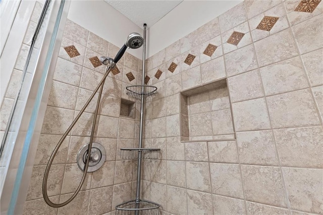 details featuring tiled shower