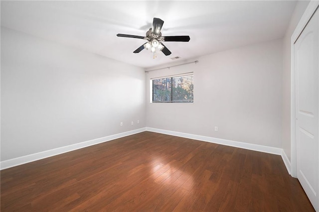 unfurnished room with dark wood-type flooring and ceiling fan