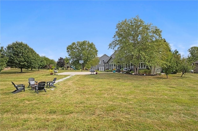 view of yard featuring an outdoor fire pit