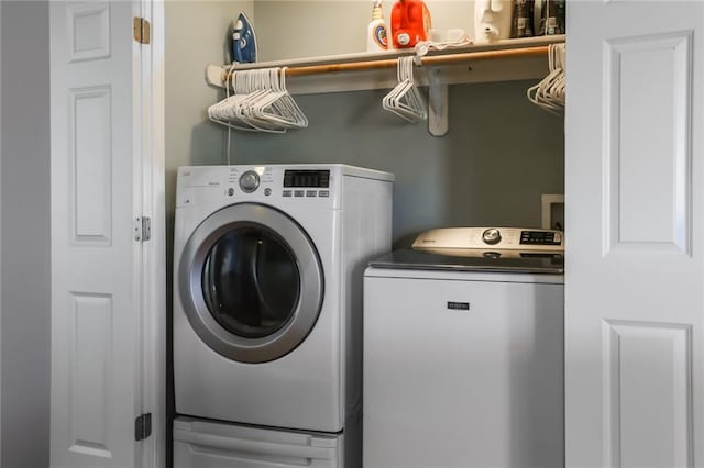 laundry room featuring laundry area and washer and clothes dryer