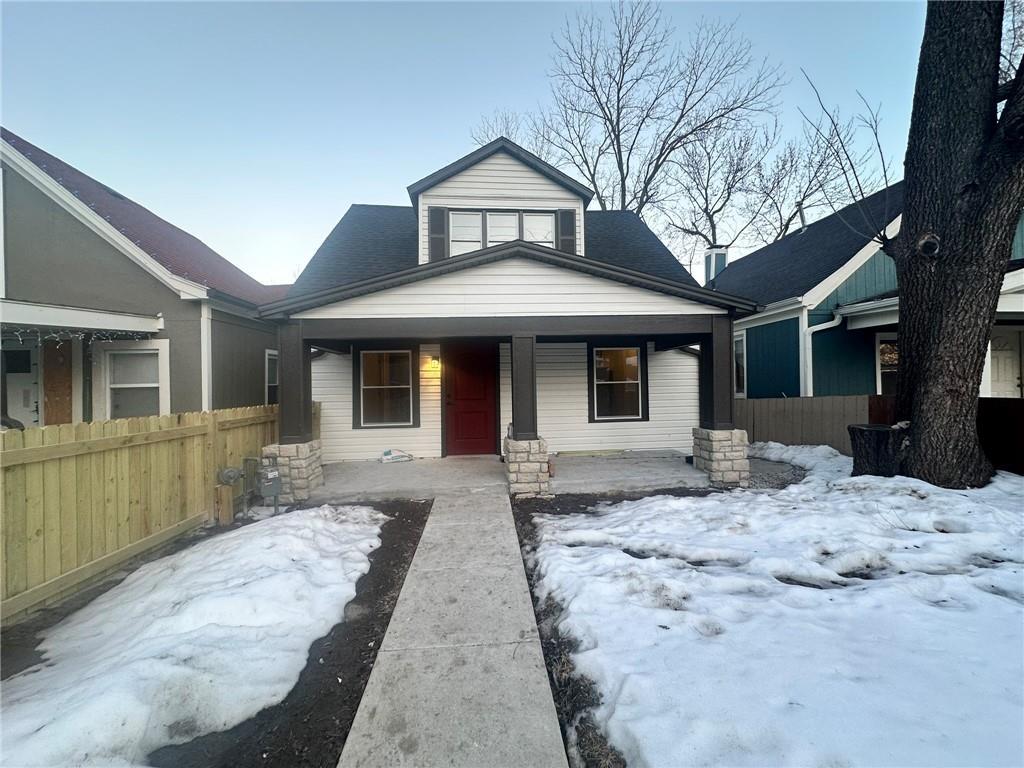 view of front of home featuring covered porch