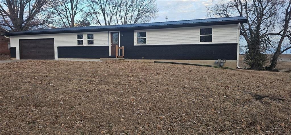 single story home with a garage