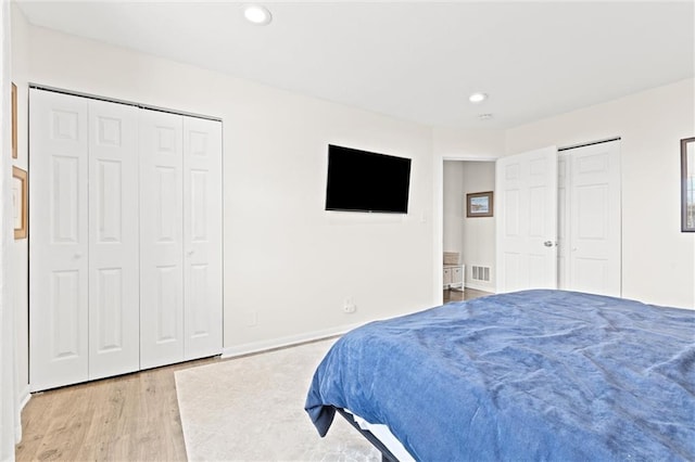 bedroom with light wood-type flooring, visible vents, and recessed lighting