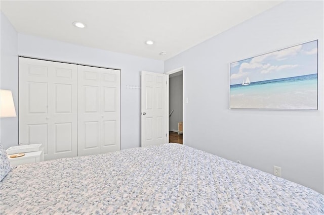 unfurnished bedroom featuring a closet and recessed lighting