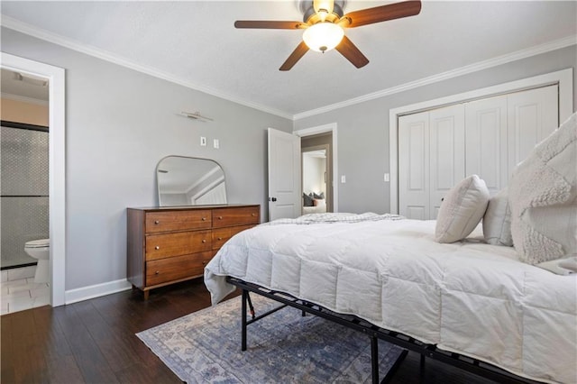 bedroom with hardwood / wood-style floors, baseboards, ornamental molding, a closet, and connected bathroom