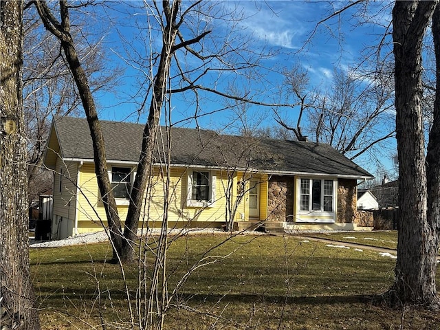 ranch-style house with a front yard