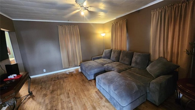 living room with ornamental molding, ceiling fan, and light hardwood / wood-style floors