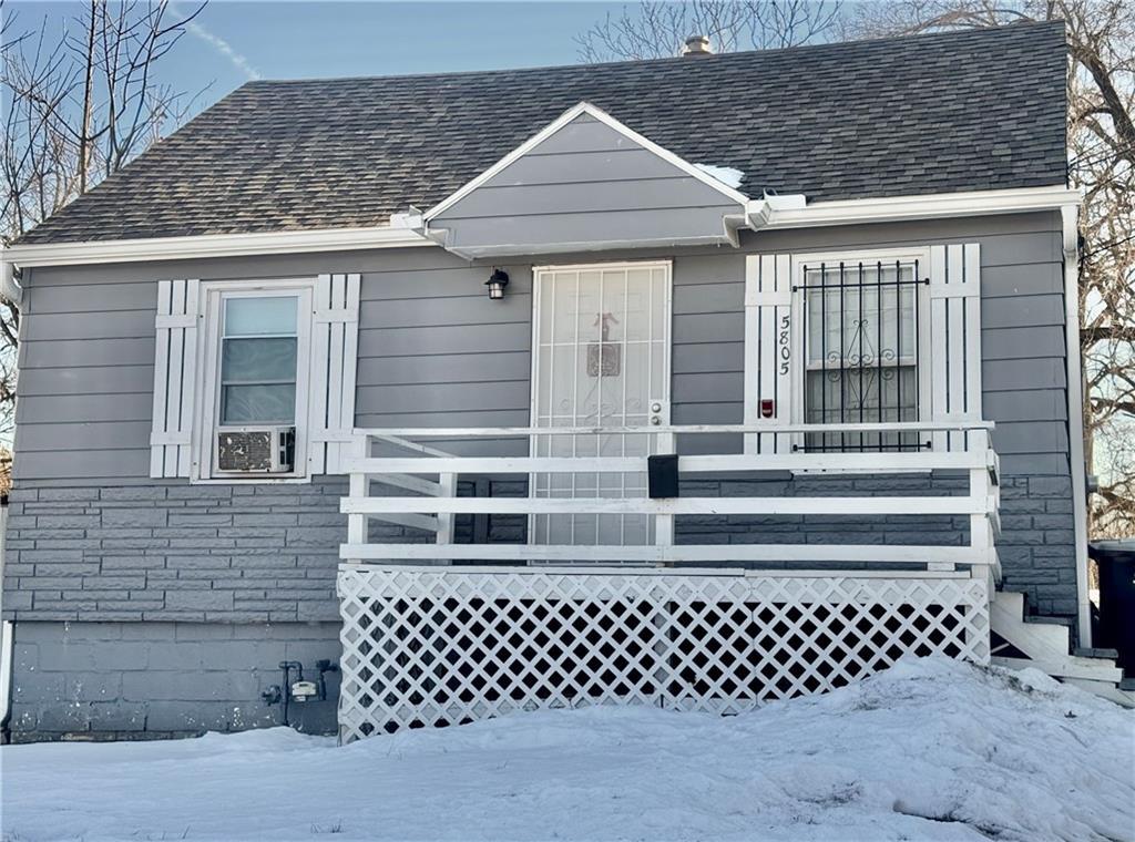 view of front of home