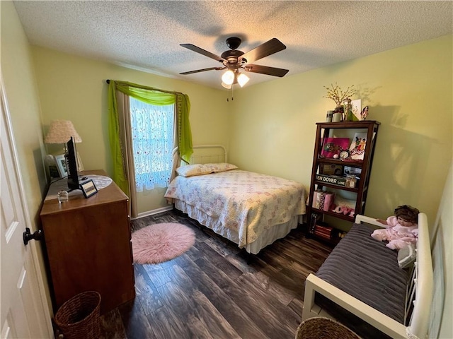 bedroom featuring a textured ceiling, dark hardwood / wood-style floors, and ceiling fan