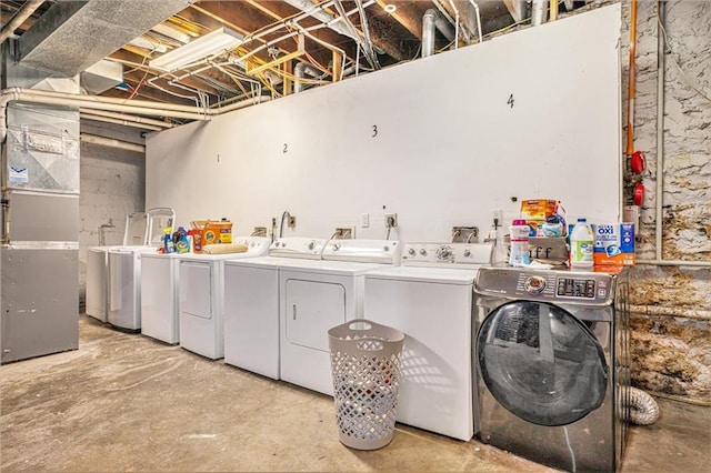 1102 W 46th St Unit 3, Kansas City, MO 64111 - laundry room featuring washer and clothes dryer and heating unit