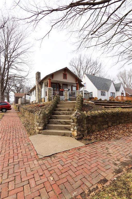 view of front of home featuring covered porch