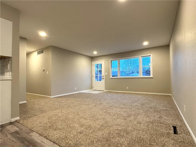 spare room with carpet flooring