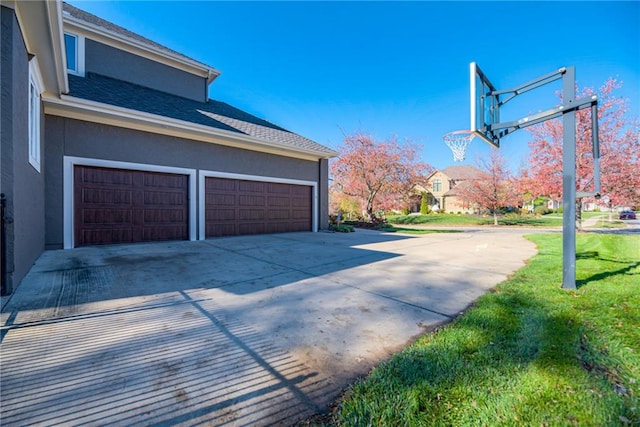 exterior space featuring a lawn