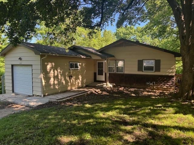 8618 E 32nd St, Kansas City, MO 64129 - back of house with a lawn