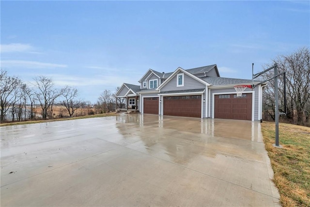 view of front of house with driveway