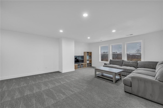 living room with baseboards, carpet floors, visible vents, and recessed lighting