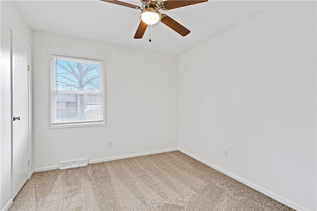 unfurnished room with light carpet and ceiling fan