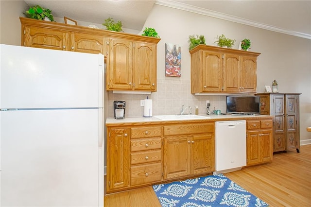 kitchen featuring sink, backsplash, white appliances, and light hardwood / wood-style flooring