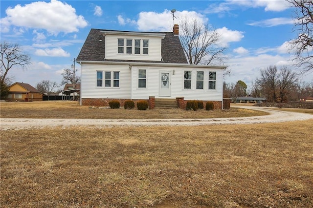 view of front of house featuring a front lawn