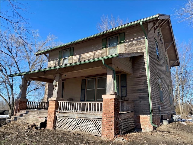 view of front of property featuring covered porch