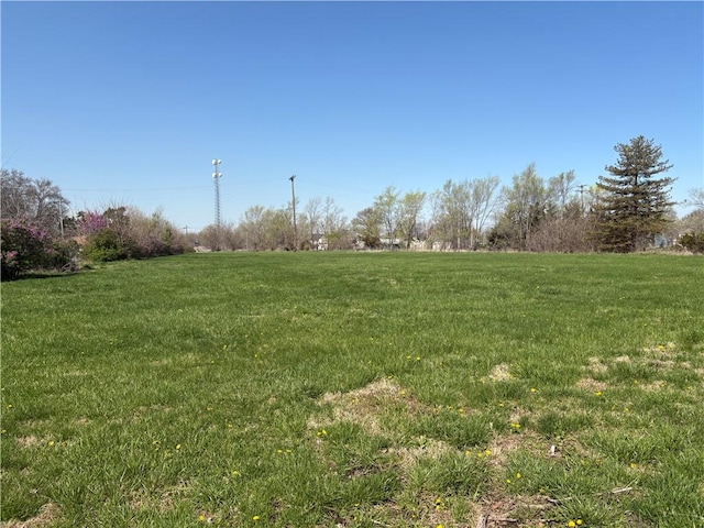 305 E 8th St, Wellsville, KS 66092 - view of yard