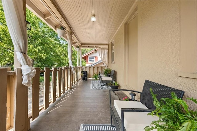 balcony featuring covered porch