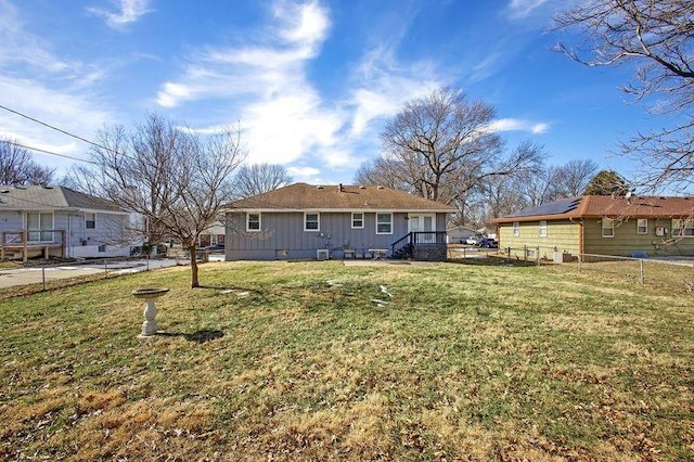 view of front of house featuring a front yard