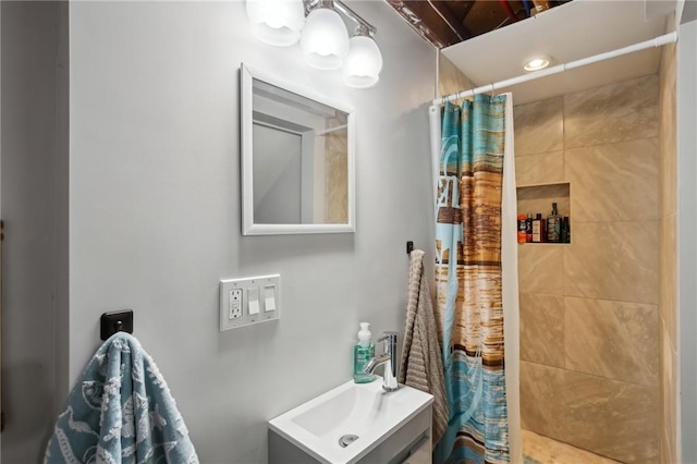 bathroom featuring sink and a shower with curtain