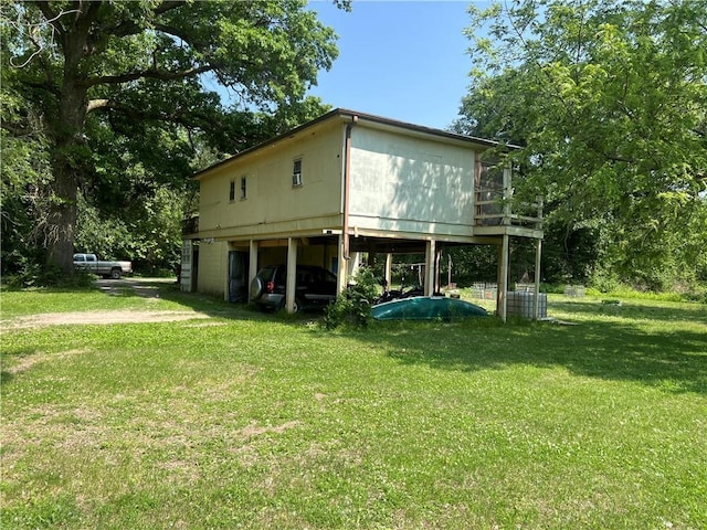 5811 Frederick Blvd, Saint Joseph, MO 64507 - view of side of property featuring a yard