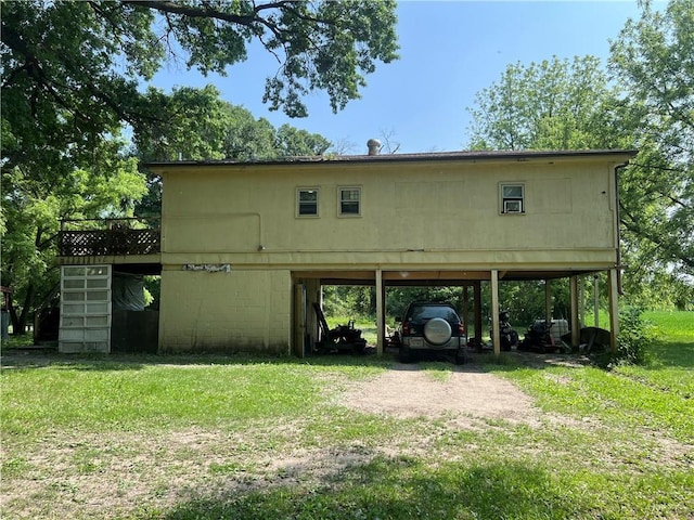 5811 Frederick Blvd, Saint Joseph, MO 64507 - view of outbuilding featuring driveway and a carport