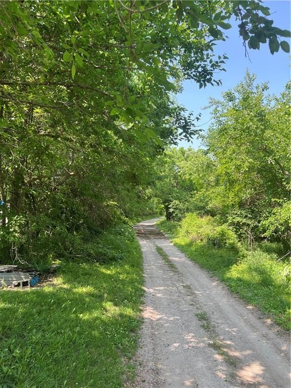 5811 Frederick Blvd, Saint Joseph, MO 64507 - view of dirt / gravel road