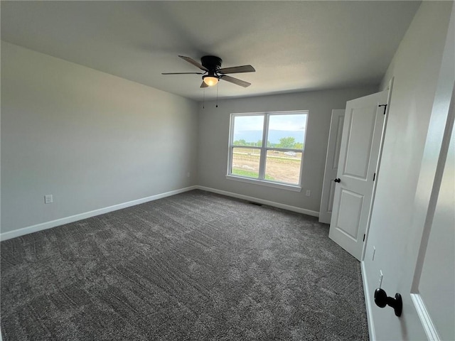 carpeted empty room featuring ceiling fan