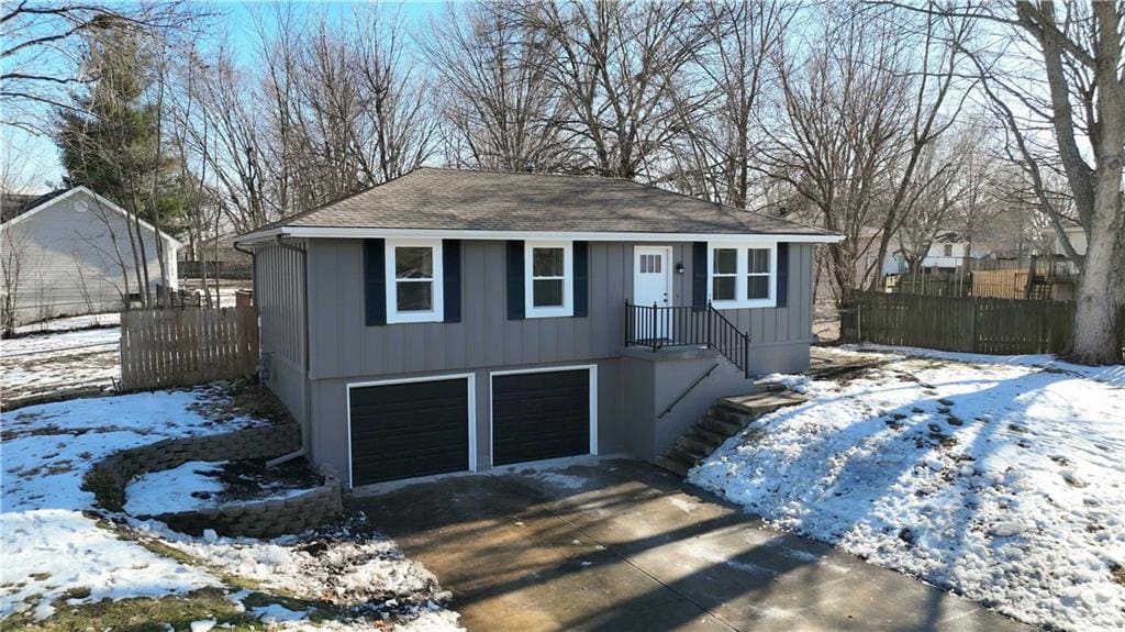 view of front facade with a garage