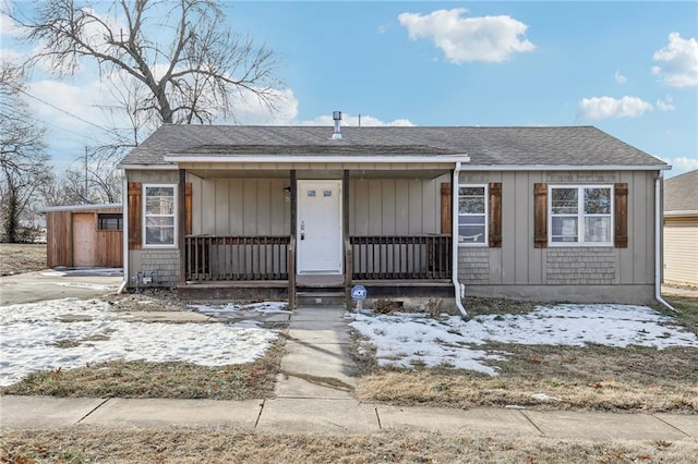 view of front of property with covered porch