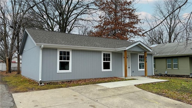 ranch-style home with a front yard