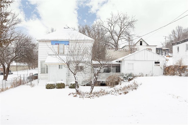 view of front of property