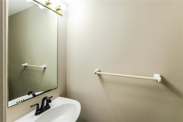 bathroom featuring sink