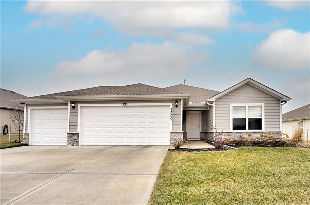 view of front of home with a garage and a front yard