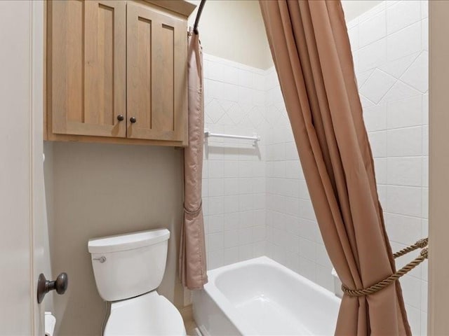 full bathroom with shower / bath combination with curtain and toilet