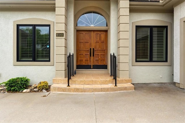 entrance to property with stucco siding