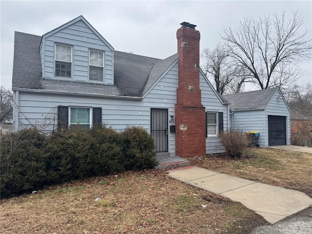 view of front of property featuring a front yard